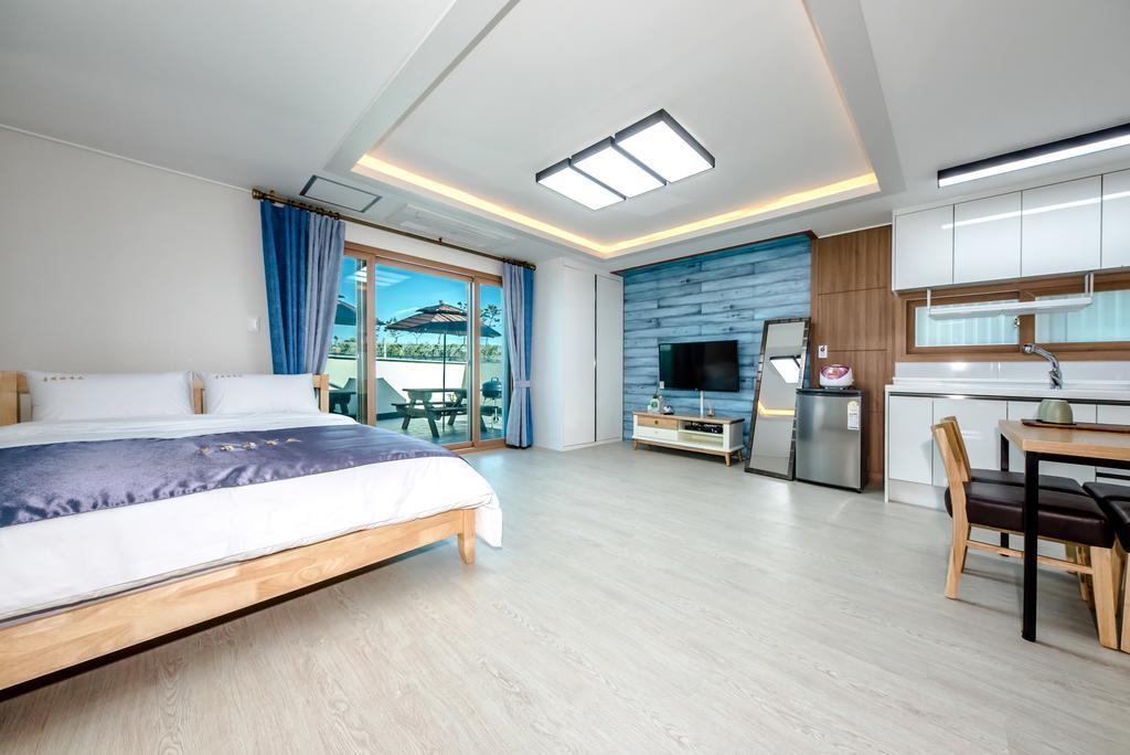 Holcae House Hotel Jeju Exterior photo